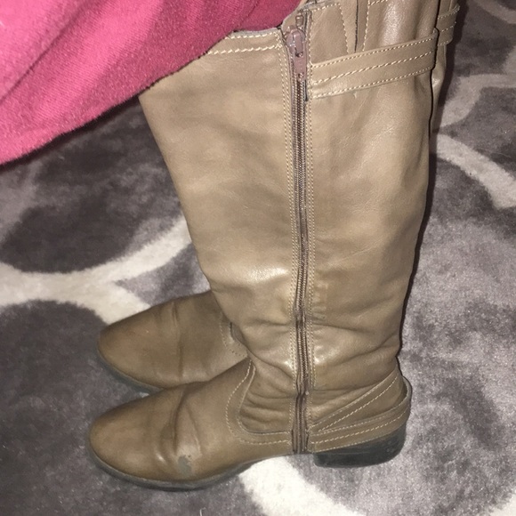 Boots - Picture 4 of 4